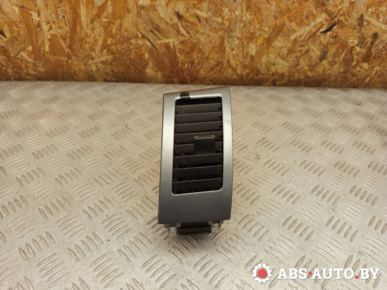 дефлектор обдува салона Peugeot 4007 1 поколение 2009, 2.2 л., дизель, МКПП, полный подключаемый привод, правый руль, 8030A025ZZ, GN71114010 - фото №1