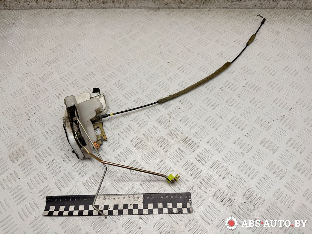 замок двери передней левой Mitsubishi Pajero 3 поколение 2002, 3.2 л., дизель, МКПП, внедорожник 3 дв., полный привод - фото №1