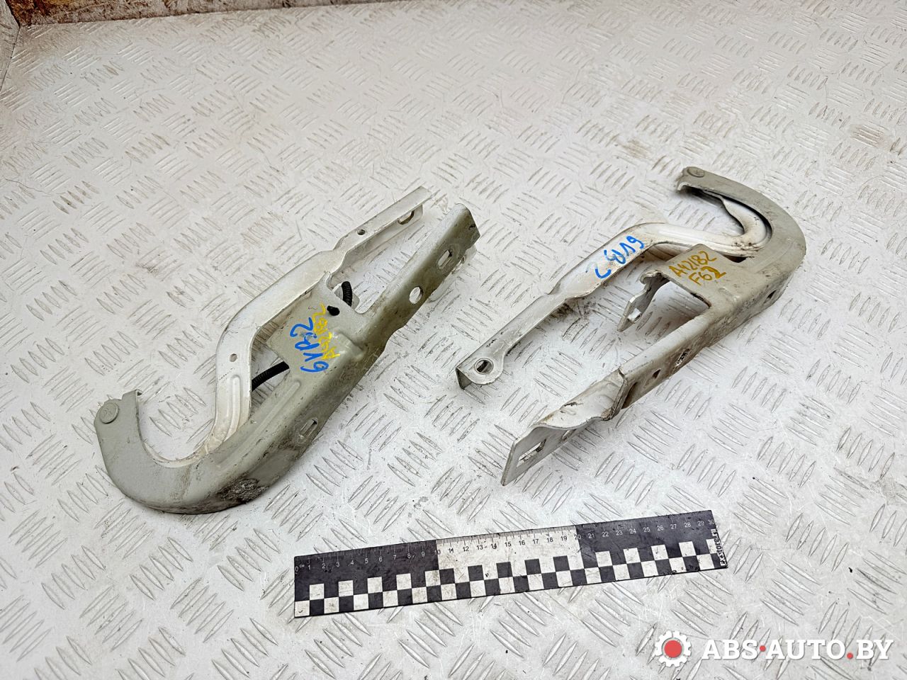 петля капота Peugeot 3008 1 поколение 2012, 1.6 л., 9HR (DV6C), дизель, робот, 9682599080, 9682598980 - фото №1