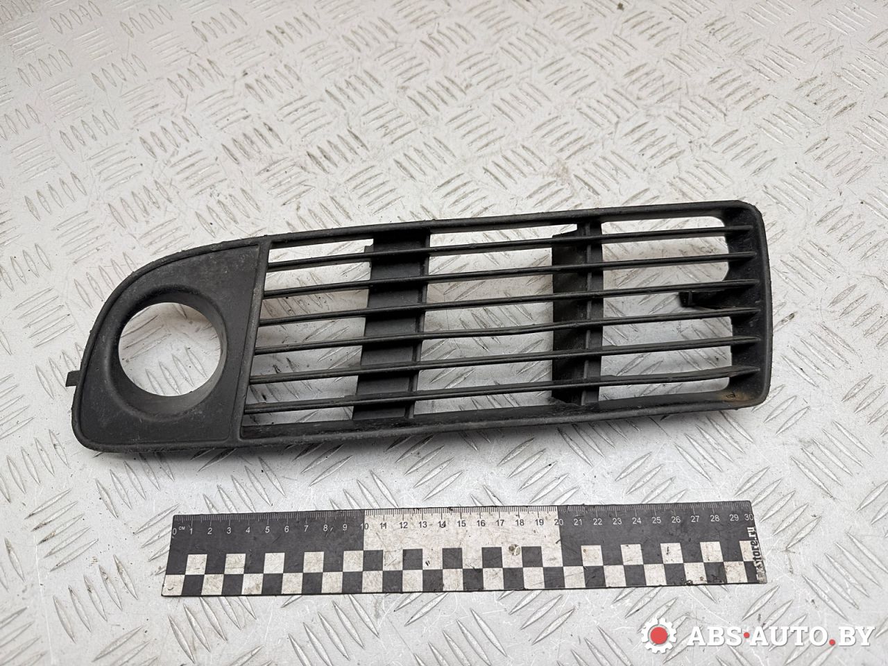 Заглушка (решетка) в бампер передний Audi A6 4B/C5 1999, 2.5 л., AKN, дизель, МКПП, универсал, передний привод, 4B0807681G - фото №1