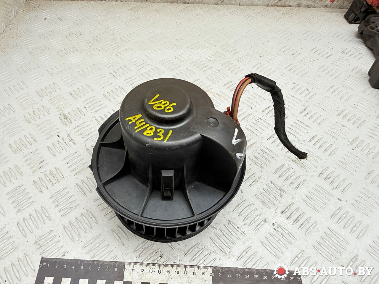 моторчик печки Ford Galaxy 1 поколение 1998, 1.9 л., дизель, МКПП, минивэн, 7M1819021, 7M1819015, 7M1819015B, 7M1819021A, 7M1819021B, 7M1819021D, 7M3819015C, 8190157M1, 1038587, 1101897, 1109783, 1109798, 7204771, 7367246, 95NW18456AB, 95NW18456AC, 95NW18456AD, XM2H18456AA, DEA10052, MZZ0301PM, MZZ0301YD, 715239 - фото №1