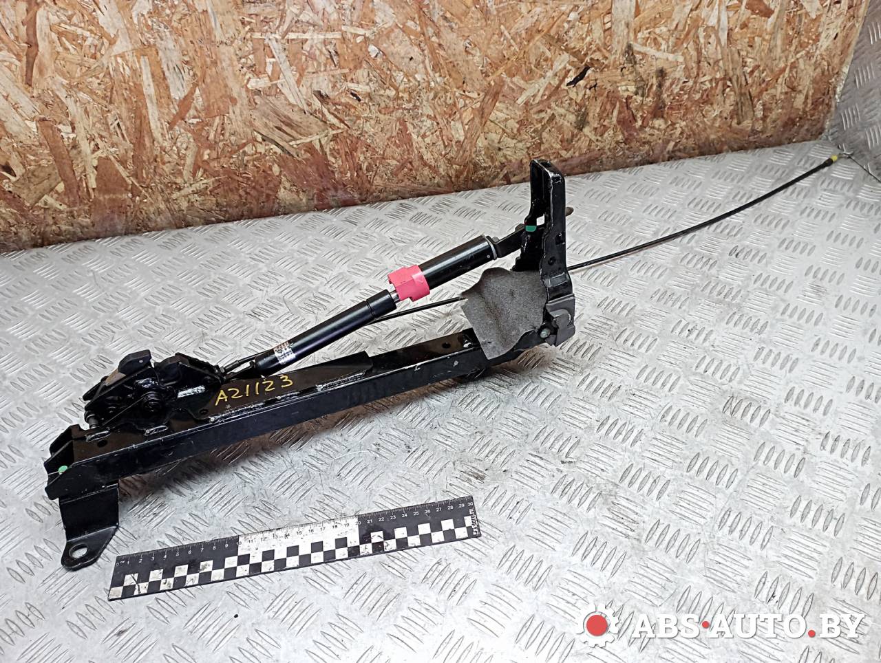 крепление сиденья Mitsubishi Pajero 3 поколение 2002, 3.2 л., дизель, МКПП, внедорожник 3 дв. - фото №1