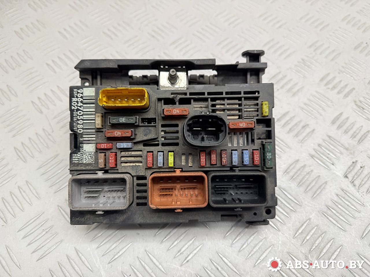 блок предохранителей Peugeot 407 1 поколение 2004, RHR 10DYVD, МКПП, передний привод, 9636079380, 9664705980 - фото №1