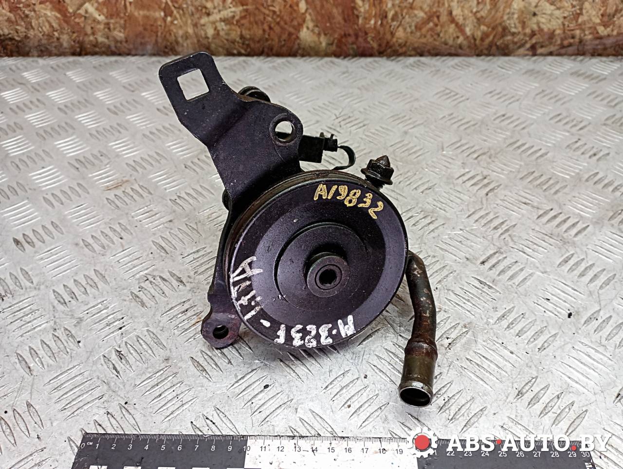 насос гидроусилителя руля Mazda 323 5 поколение 1996, 1.7 л., дизель - фото №1