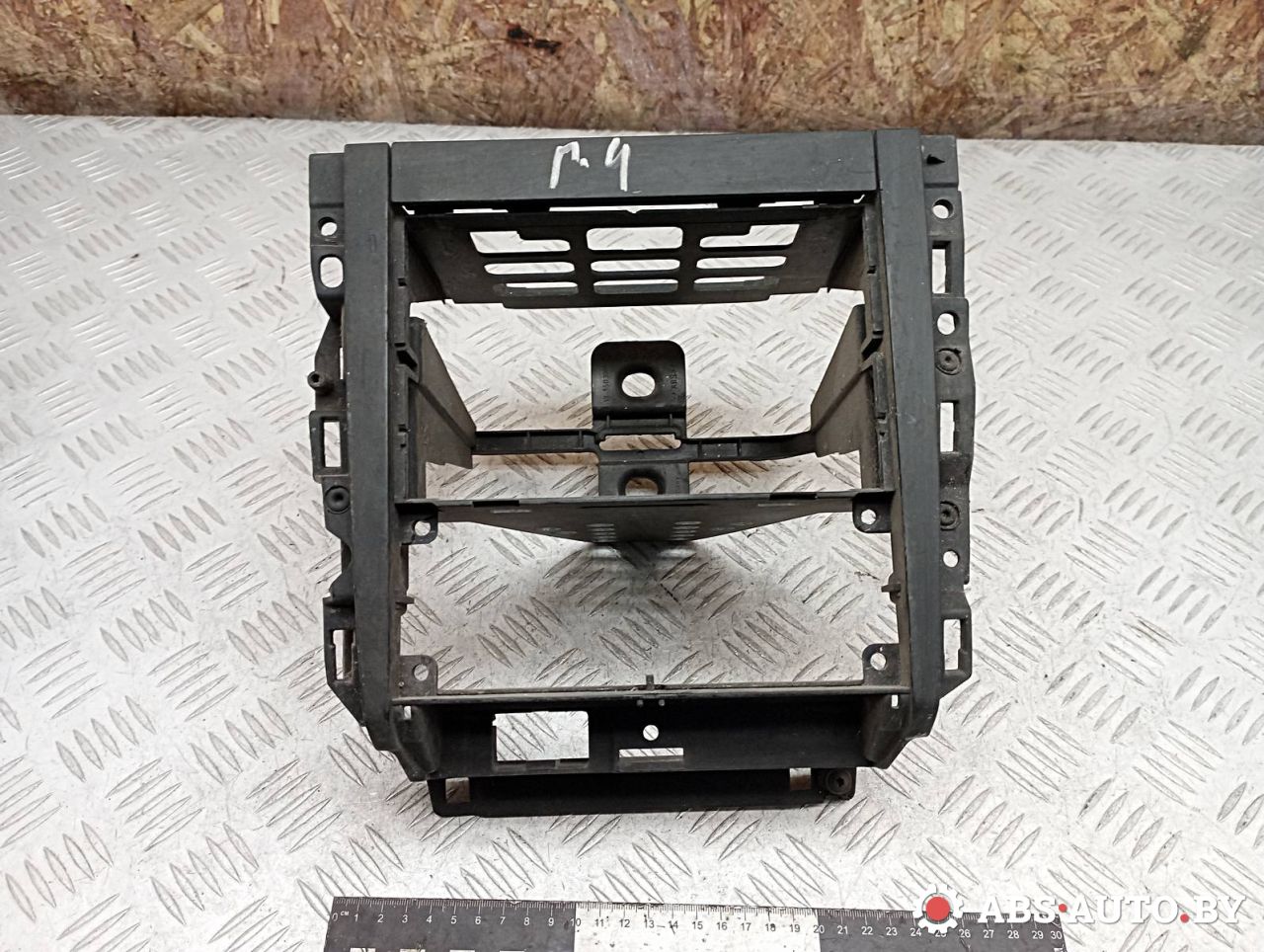 рамка под магнитолу Volkswagen Golf 5 поколение 2005, 1J1858069F, 1J1858071F - фото №1