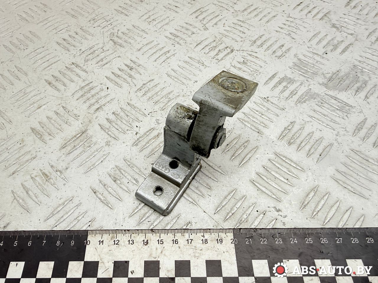 петля двери Audi A6 4B/C5 1997, 1.9 л., AFN, дизель, МКПП, седан, 4B0833402B - фото №1