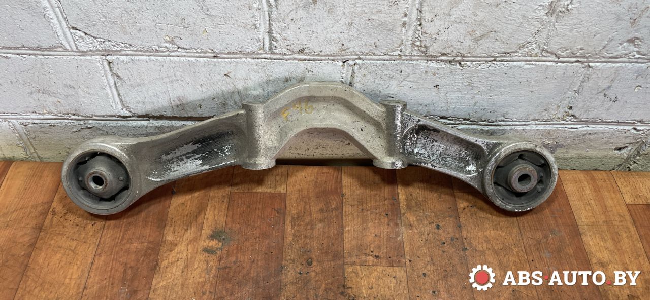 кронштейн редуктора Mitsubishi Pajero 3 поколение 2002, 3.2 л., дизель, МКПП, внедорожник 3 дв. - фото №1