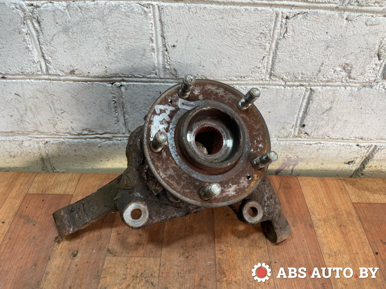 ступица передняя правая Kia Sorento 2 поколение 2010, 2.2 л., дизель, МКПП, полный привод, правый руль - фото №1