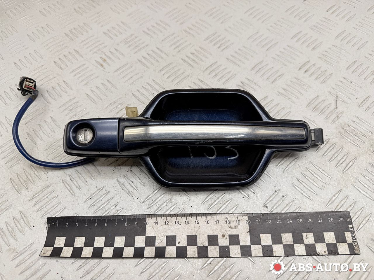 ручка наружная Mitsubishi Pajero 3 поколение 2002, 3.2 л., дизель, МКПП, внедорожник 3 дв., полный привод - фото №1