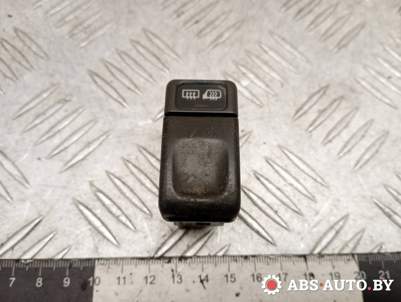 кнопка обогрева заднего стекла Volvo V70 1 поколение 1999, 2.5 л., дизель, МКПП, универсал, 9162952 - фото №1