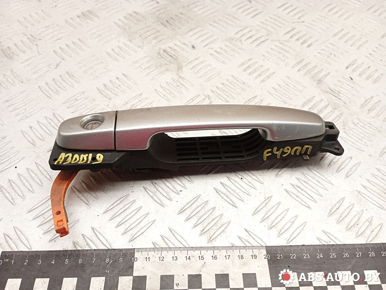 ручка наружная Toyota RAV4 2 поколение (XA20) 2003, 2.0 л., 1CD-FTV, дизель, МКПП, внедорожник 5 дв. - фото №1