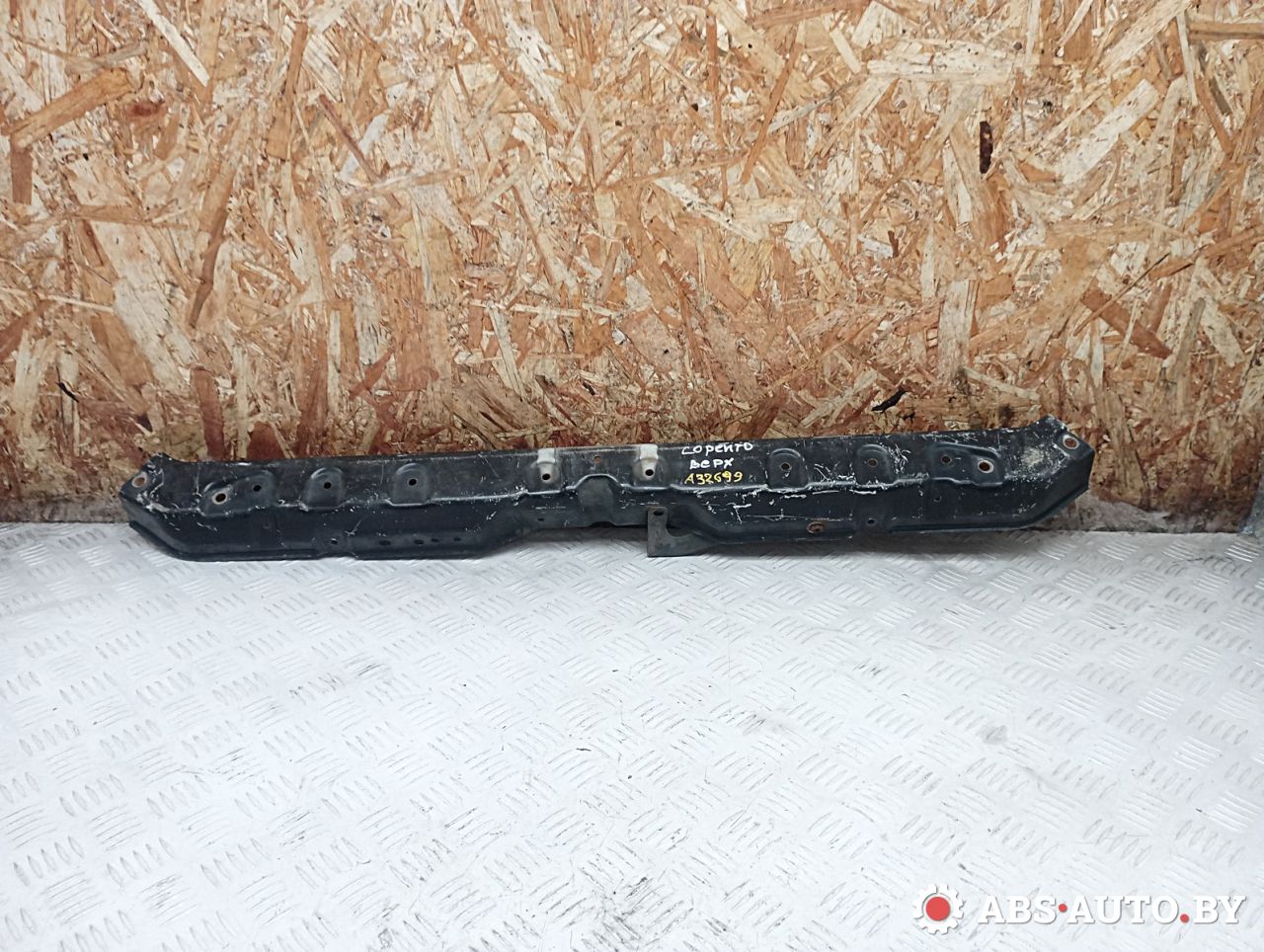 планка под капот Kia Sorento 1 поколение 2004 - фото №1