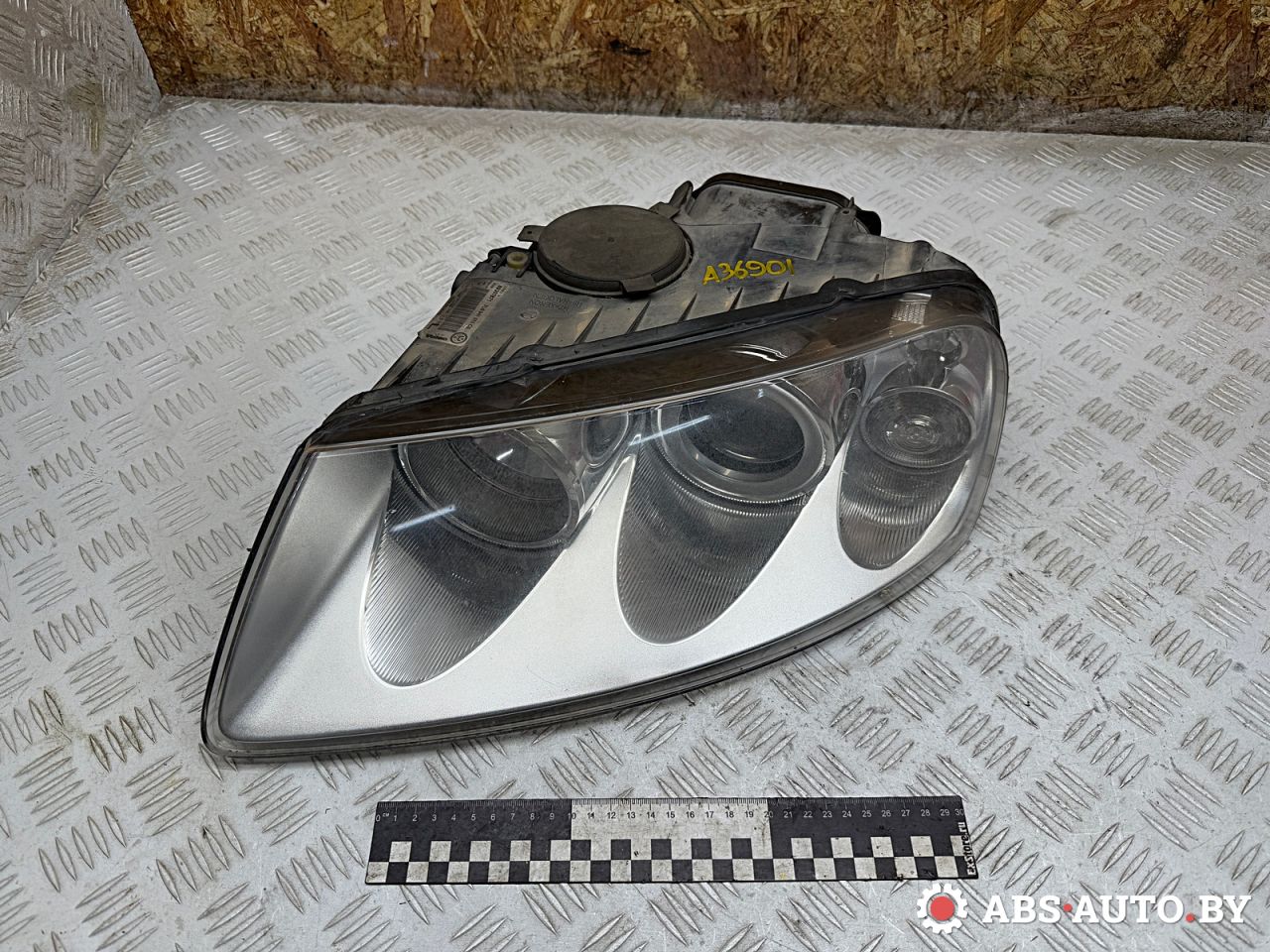 фара левая Volkswagen Touareg 1 поколение 2006, 2.5 л., BAC, дизель, МКПП, внедорожник 5 дв., 7L6941015CE, 89307871 - фото №1