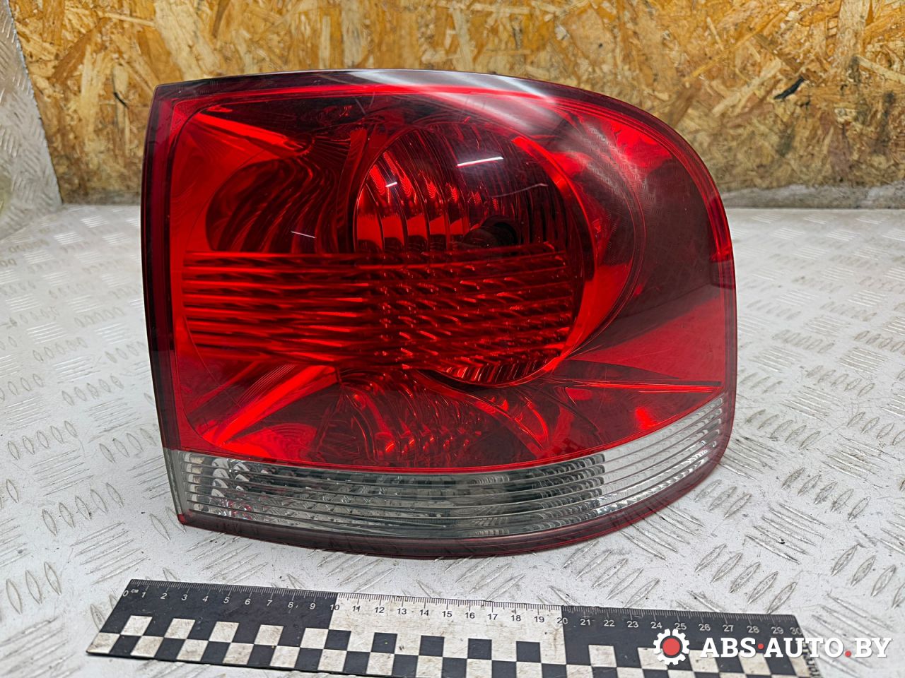 фонарь задний правый Volkswagen Touareg 1 поколение 2006, 2.5 л., BAC, дизель, МКПП, внедорожник 5 дв., 7L6945096K, 28258002 - фото №1