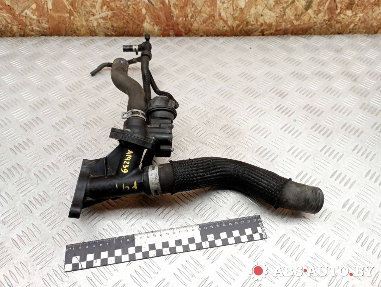 корпус термостата Nissan X-Trail T32 2014, 1.6 л., R9M, дизель, МКПП, полный подключаемый привод, правый руль, 110600686R, 6000616834, 6222000056, A6222000056, 4423051, 110601797R, 95517864 - фото №1