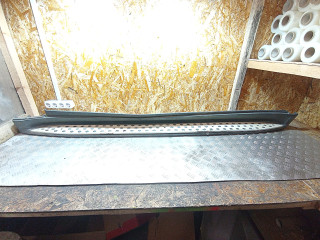 Накладка на порог наружная левая Mercedes-Benz M-Класс W164 2008, 3.0 л., OM642 DE30LA, дизель, АКПП, хетчбэк 5 дв., 06070270025, A1646901375