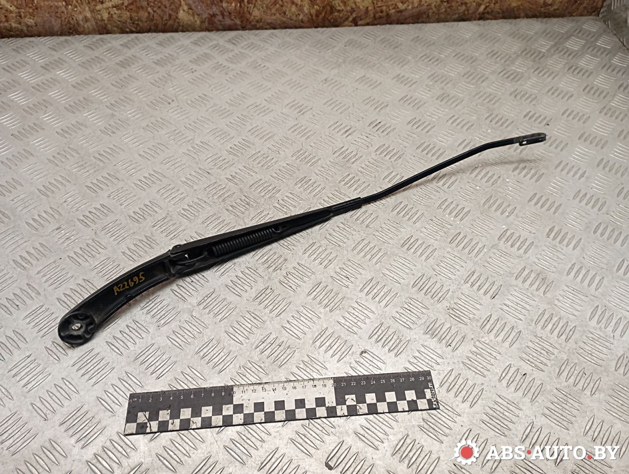 щеткодержатель (поводок стеклоочистителя, дворник) Volkswagen Transporter T5 2007, 7H1955409C - фото №1