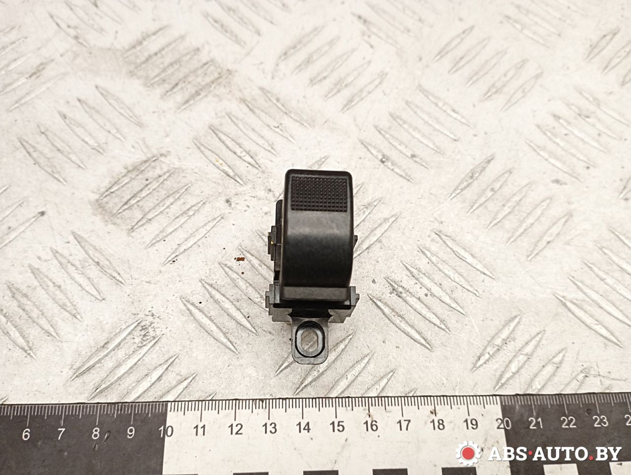 кнопка стеклоподъемника Mazda 6 GG 2003, 2.0 л., бензин, МКПП, правый руль, 514500 - фото №1