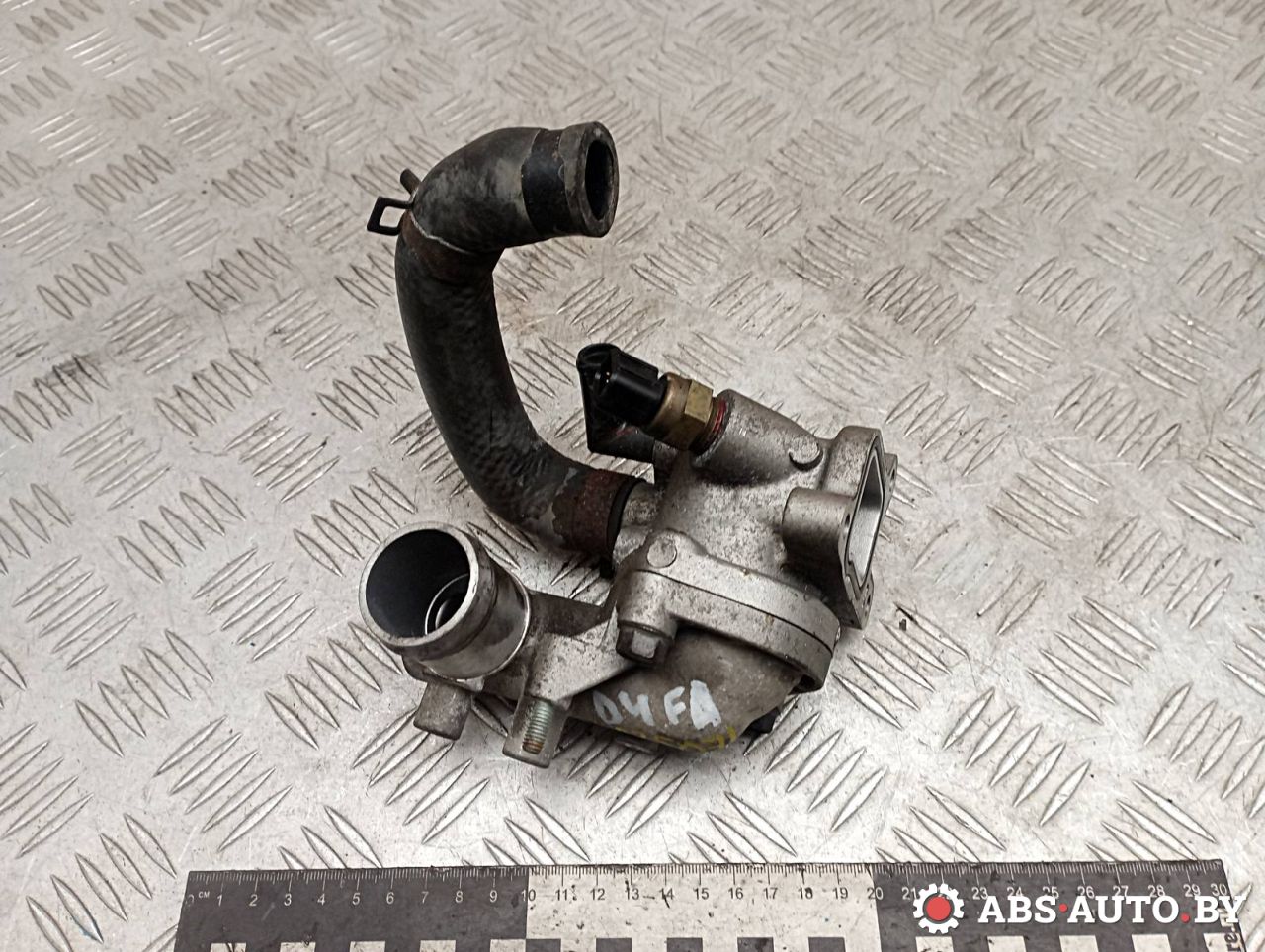 корпус термостата Kia Rio 2 поколение 2007, 1.5 л., дизель, 256502A400 - фото №1