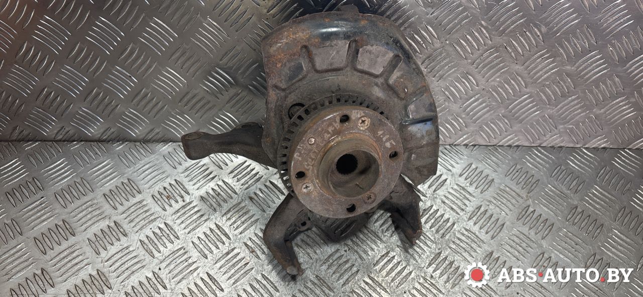 ступица передняя левая Volkswagen Golf 3 поколение 1996, 1.8 л., бензин - фото №1