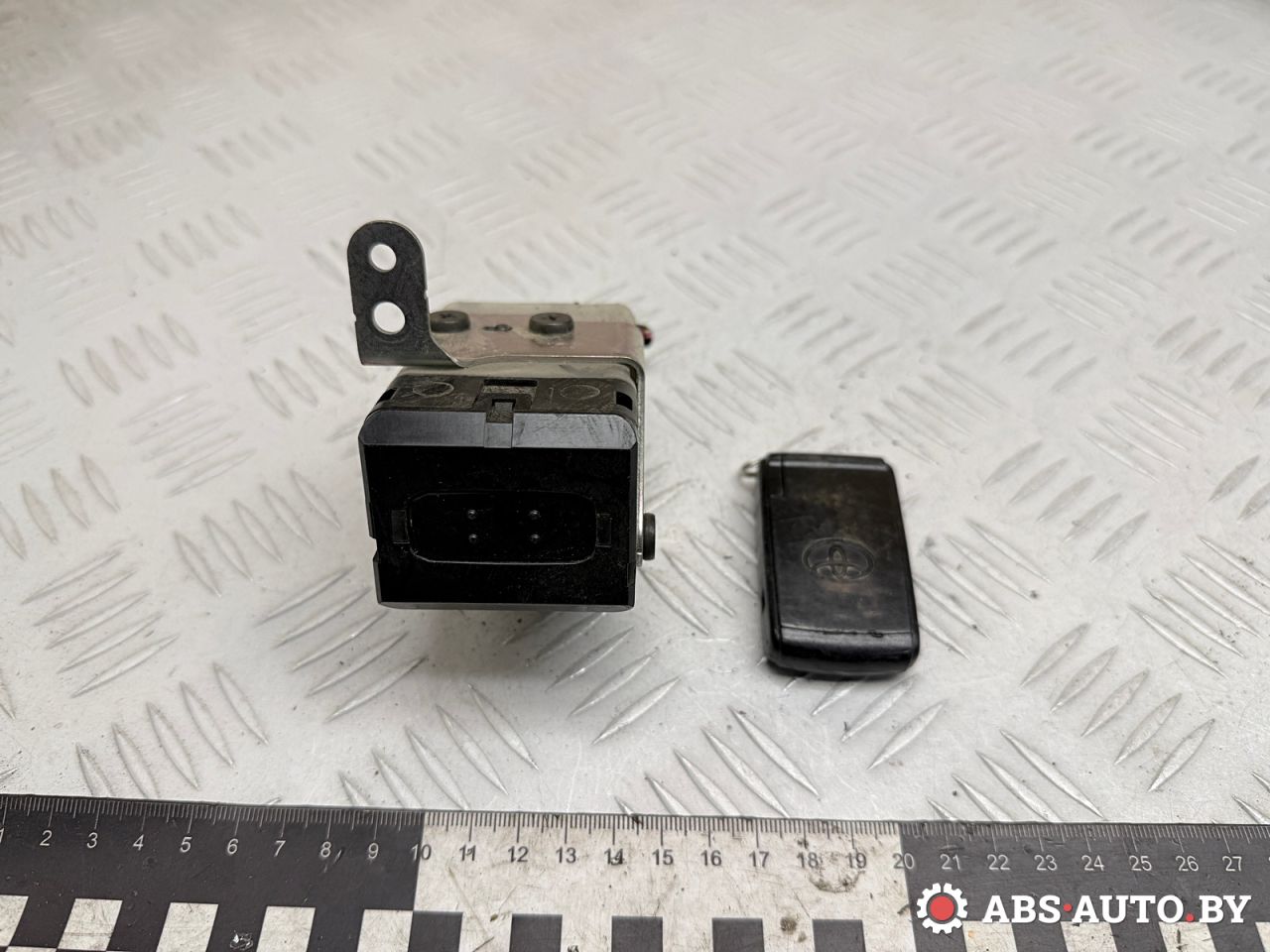 замок зажигания Toyota Corolla Verso 2 поколение AR10 2004, 2.0 л., 1CD-FTV, дизель, МКПП, минивэн, 626399000, RI24KTY - фото №1