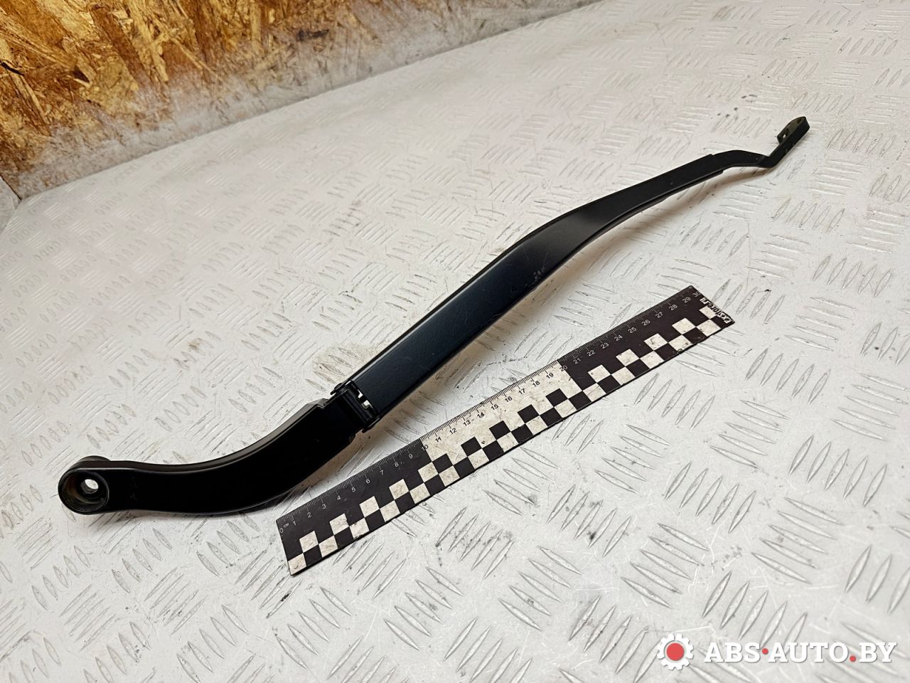 щеткодержатель (поводок стеклоочистителя, дворник) Jeep Cherokee 5 поколение 2016, 2.0 л., EBT, дизель, АКПП, внедорожник 5 дв. - фото №1