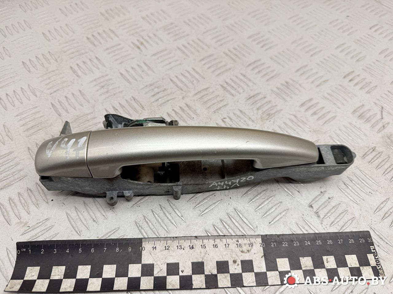 ручка наружная Peugeot 308 T7 2010, 1.6 л., 9HX (DV6ATED4), дизель, МКПП, 9680168580 - фото №1