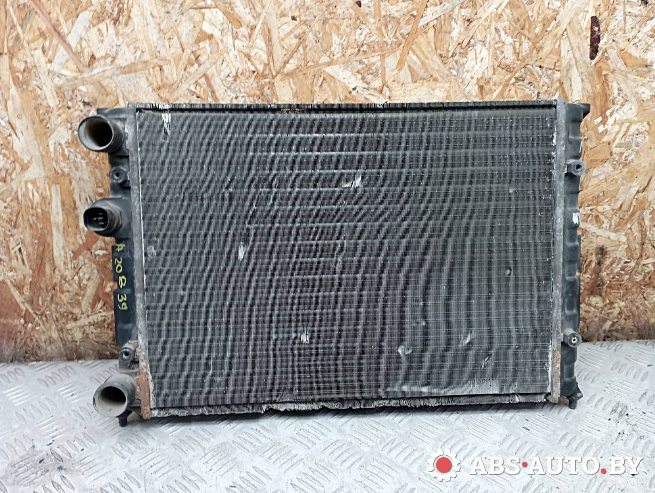 радиатор (основной) Volkswagen Golf 3 поколение 1998, 1.8 л., бензин - фото №1