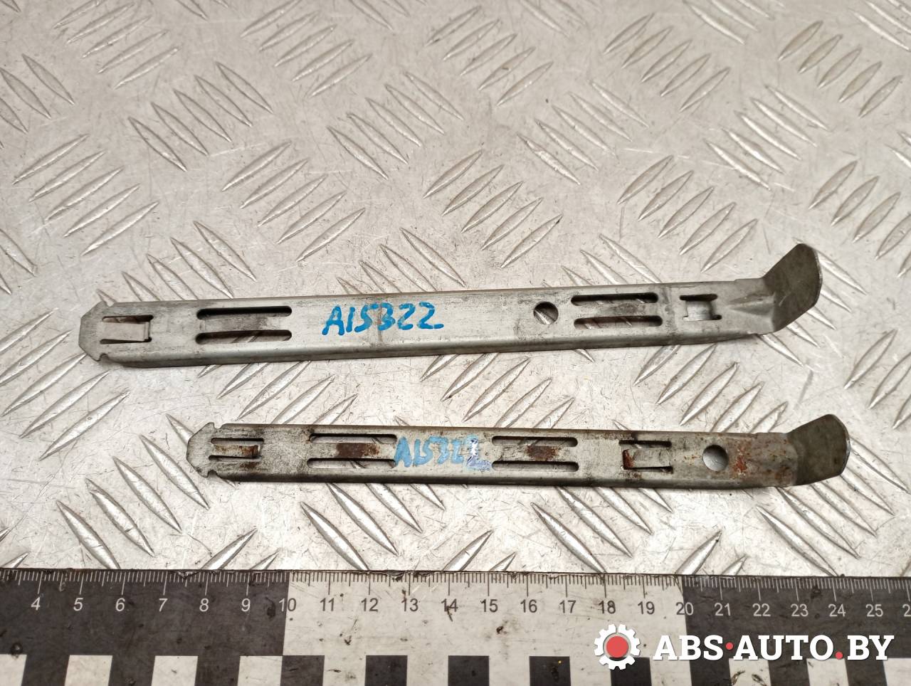 крепление фары правой Volvo XC90 1 поколение 2005, 2.4 л., D 5244 T, дизель, АКПП, внедорожник 5 дв., полный подключаемый привод, правый руль, 8637181, 8637182 - фото №1