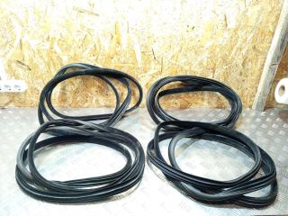 уплотнитель двери Volvo XC90 1 поколение 2005, 2.4 л., D 5244 T, дизель, АКПП, внедорожник 5 дв., полный подключаемый привод, правый руль