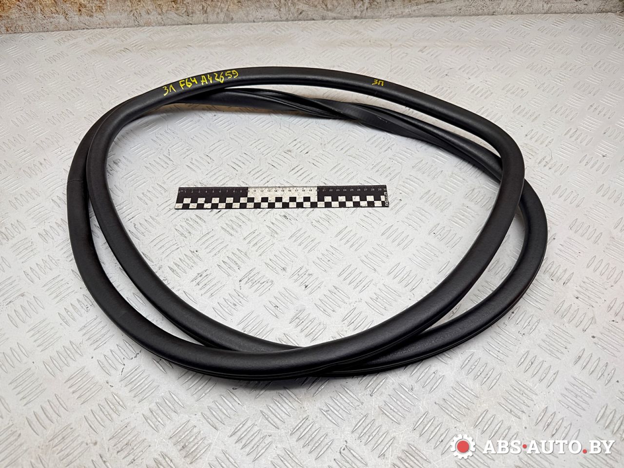 уплотнитель двери Jeep Cherokee 5 поколение 2016, 2.0 л., EBT, дизель, АКПП, внедорожник 5 дв., 6810381AA, 6810391AB - фото №1