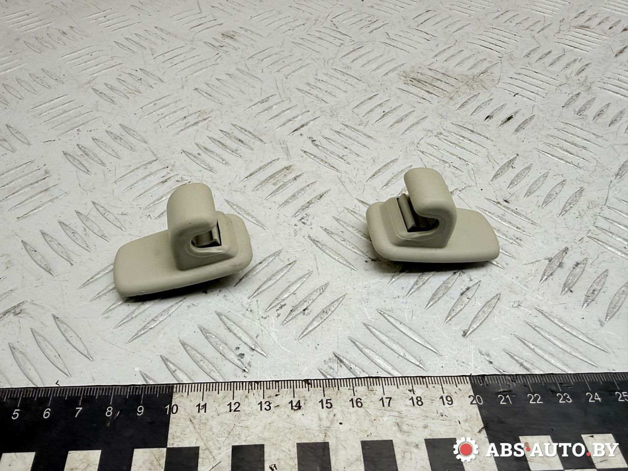 Крепление (крючок) солнцезащитного козырька Jeep Cherokee 5 поколение 2016, 2.0 л., EBT, дизель, АКПП, внедорожник 5 дв. - фото №1