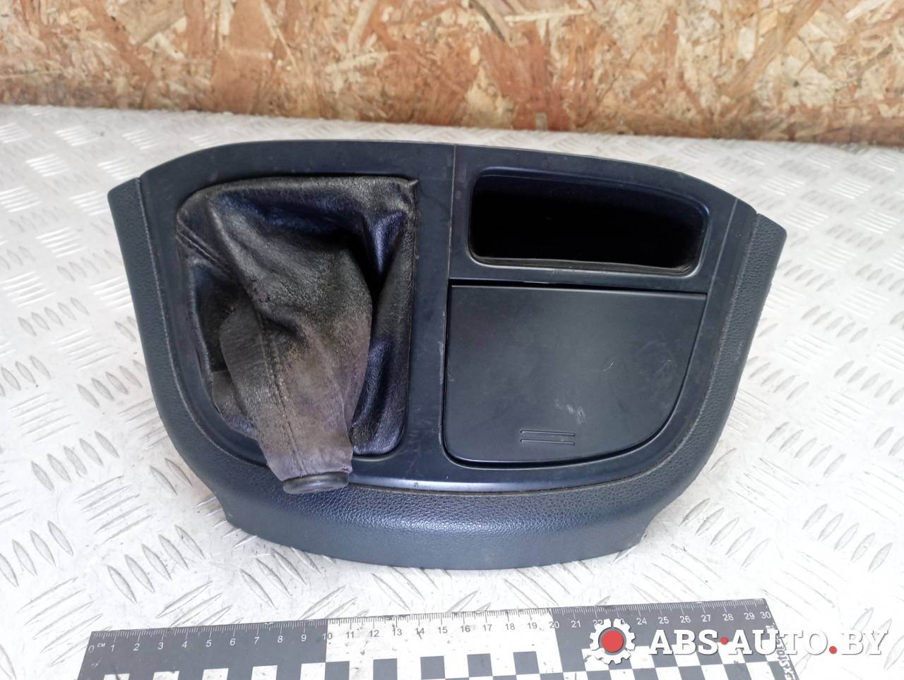 рамка обрамление кулисы Hyundai H-1 Grand Starex 2011, 2.5 л., дизель, МКПП, 846304H100 - фото №1