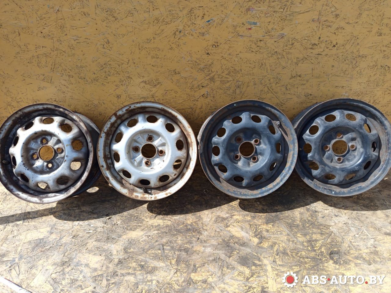 диск штампованный Nissan Sunny Y10 1994 - фото №1