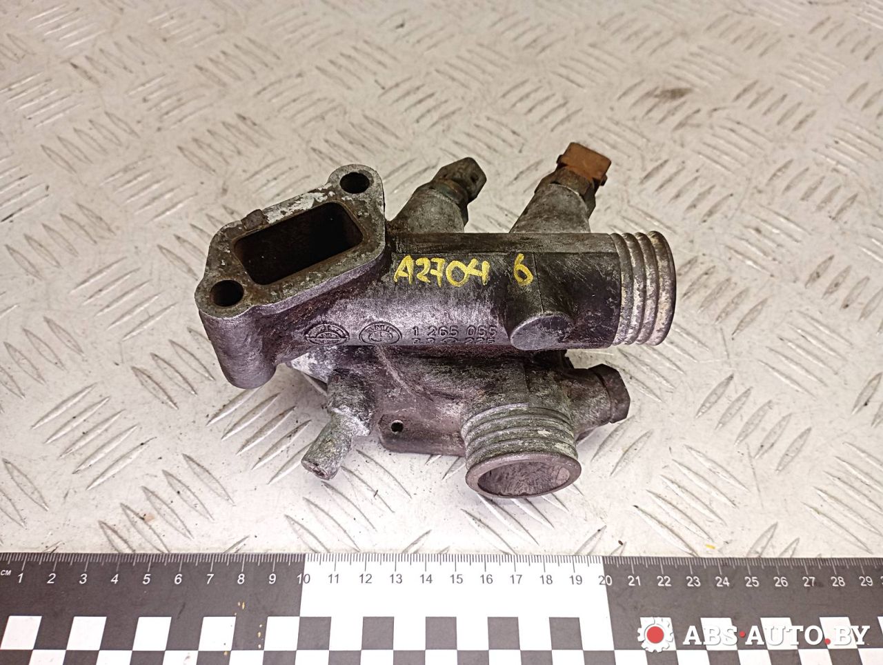 корпус термостата BMW 5 серия E34 1990, 2.5 л., бензин, 1265055 - фото №1