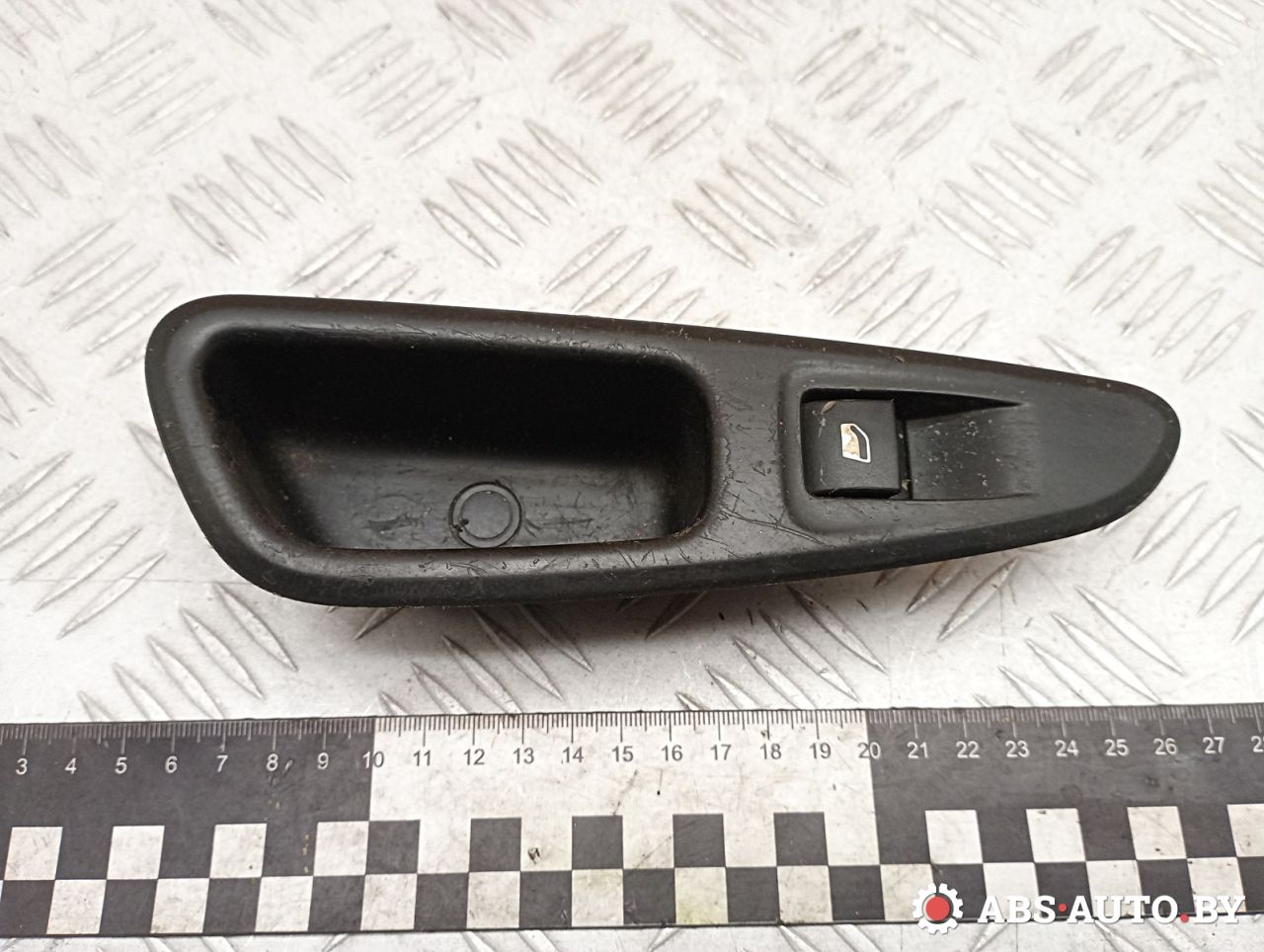 кнопка стеклоподъемника двери задней левой Peugeot 308 T7 2010, 2.0 л., RHR (DW10BTED4), дизель, МКПП, универсал, 11688, 96565185XT, 53269803 - фото №1