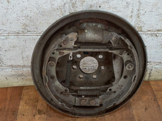 защитный кожух тормозного механизма Volkswagen Golf 3 поколение 1995