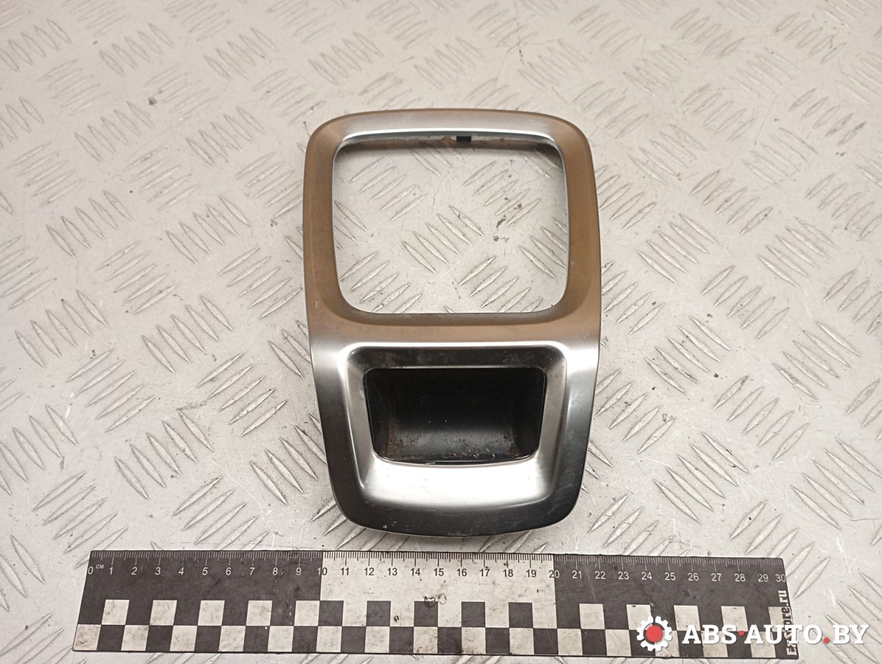 рамка обрамление кулисы Peugeot 5008 1 поколение 2013, 1.6 л., дизель, робот, правый руль, 81300442, 9686375677 - фото №1