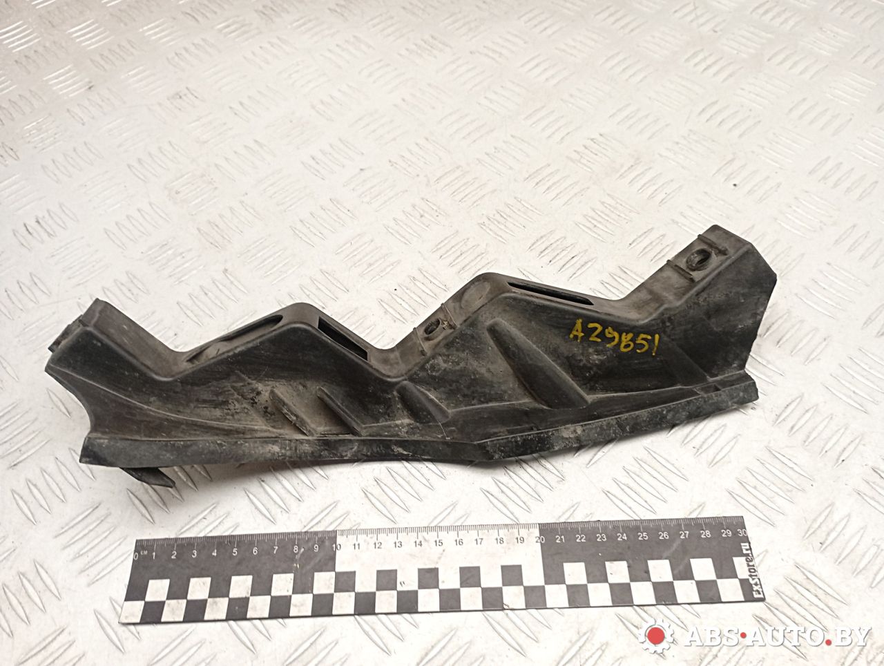 крепление бампера Volkswagen Passat B6 2009, 2.0 л., дизель, МКПП, универсал, 3C0807890A - фото №1