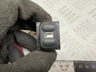 кнопка стеклоподъемника двери Peugeot 607 1 поколение 2001, 2.2 л., 4HX (DW12TED4/FAP), дизель, МКПП, седан