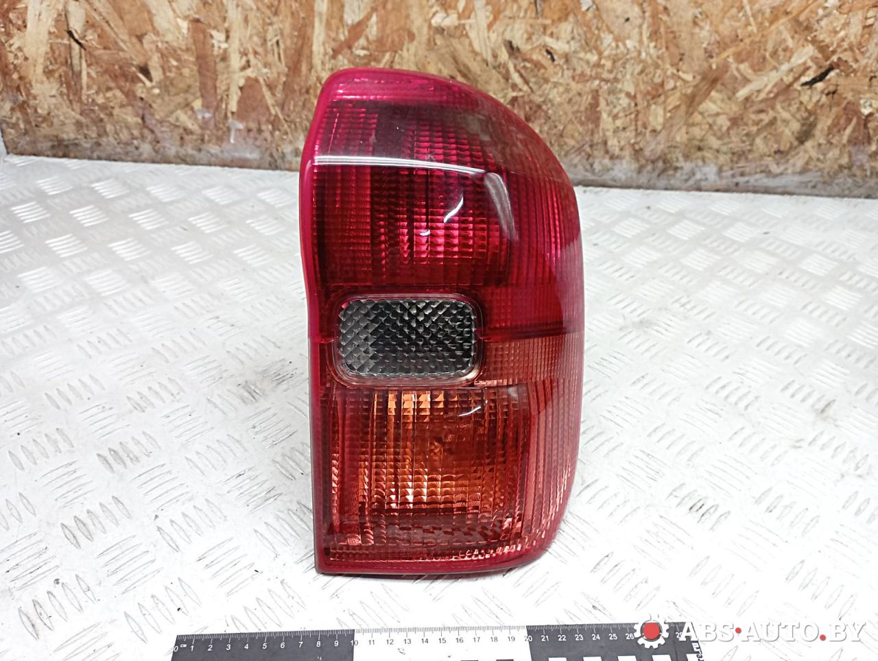 фонарь задний правый Toyota RAV4 2 поколение (XA20) 2003, 2.0 л., 1CD-FTV, дизель, МКПП, внедорожник 5 дв. - фото №1