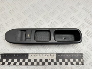 кнопка стеклоподъемника двери Peugeot 207 1 поколение 2006, 1.6 л., 9HZ (DV6TED4), дизель, МКПП, хетчбэк 5 дв., E2976, 9654860777