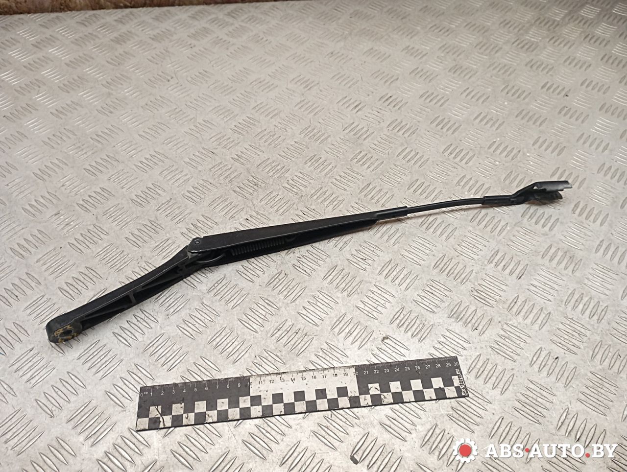 щеткодержатель (поводок стеклоочистителя, дворник) Volkswagen Golf 5 поколение 2007, 1Q1955409 - фото №1