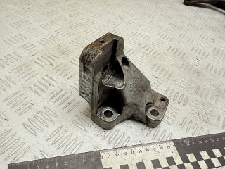 кронштейн двигателя Volvo XC90 1 поколение [рестайлинг] 2008, 2.4 л., D 5244 T4, дизель, АКПП, внедорожник 5 дв., правый руль, 30741567