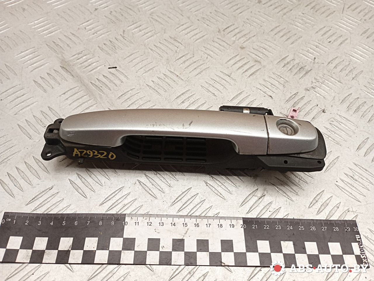 ручка наружная Toyota RAV4 2 поколение (XA20) 2003, 2.0 л., 1CD-FTV, дизель, МКПП, внедорожник 5 дв. - фото №1