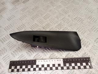 кнопка стеклоподъемника двери задней правой Toyota RAV4 3 поколение (XA30) 2008, 2.2 л., D-4D, 2AD-FTV, дизель, МКПП, внедорожник 5 дв., 7427142010
