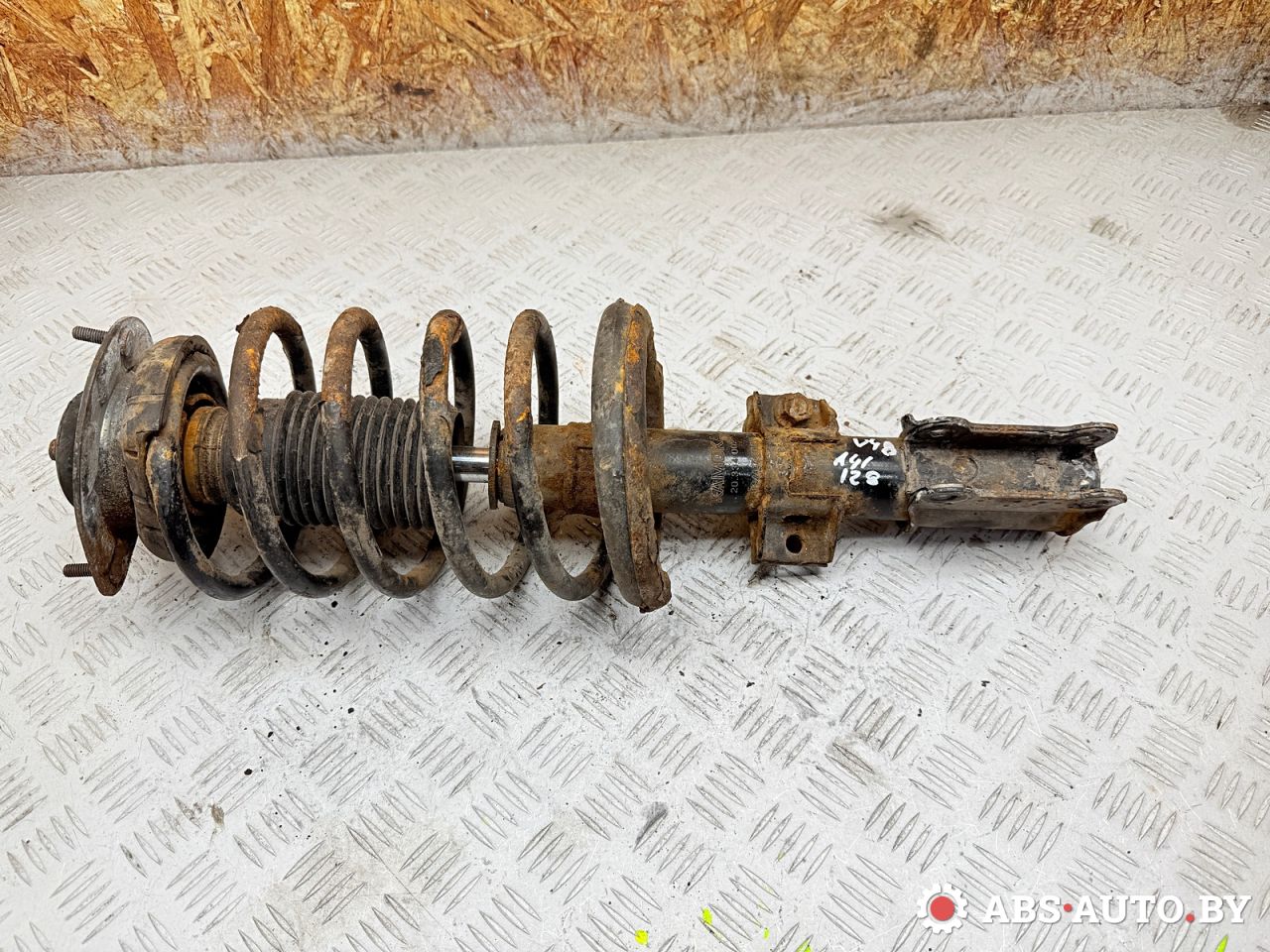 стойка передняя левая Volvo S80 1 поколение 2003, 2.4 л., бензин, АКПП, седан, 20334002 - фото №1