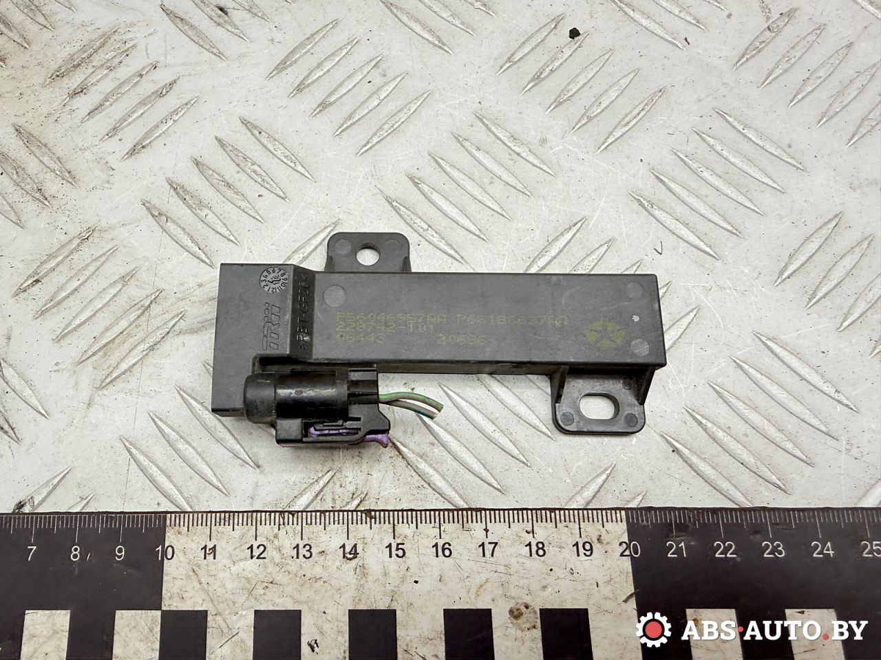 антенна Jeep Cherokee 5 поколение 2016, 2.0 л., EBT, дизель, АКПП, внедорожник 5 дв., 56046957AA, 68186637AA, 228742101, P56046957AA, P68186637AA - фото №1