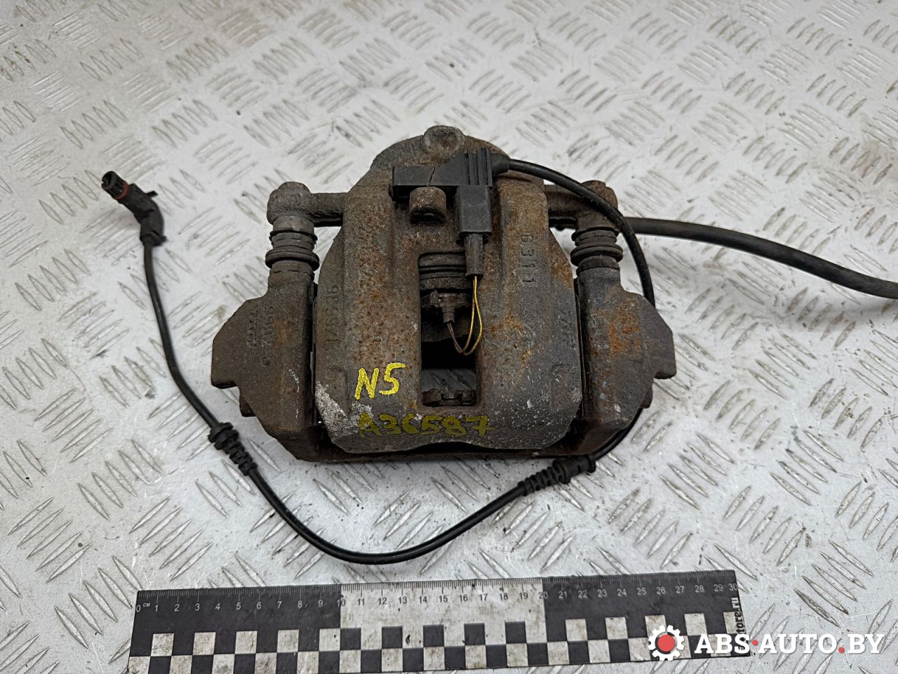 суппорт передний правый Mercedes-Benz B-Класс W245 2006, 1.5 л., M 266.920, бензин, МКПП, правый руль, A1695404005, A1694200683, A1694201483, A169420148380, 24357117505, 0986135017, F50255, BNZ2074ZP, BNZ2074ZW, 561N10838Z - фото №1