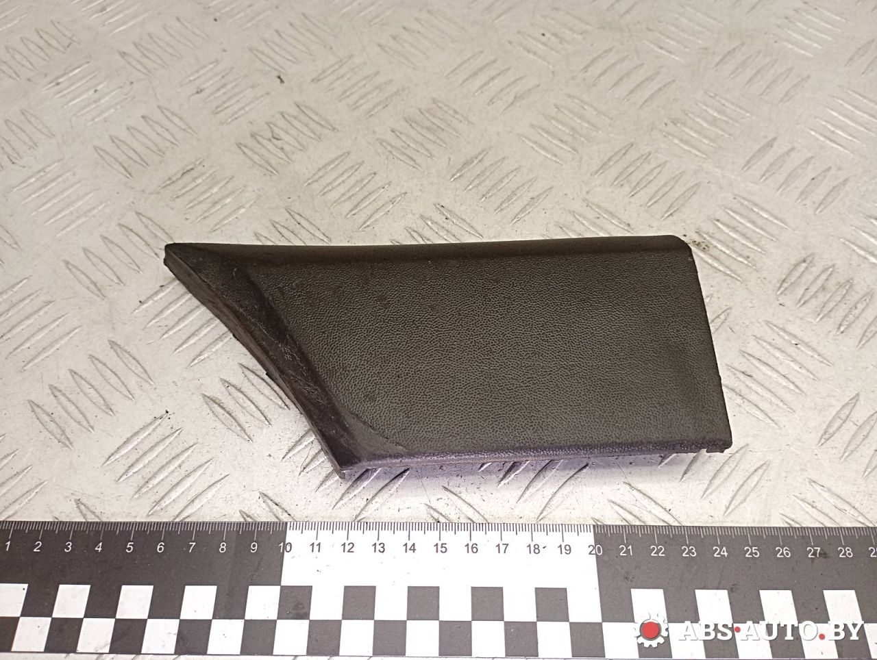 молдинг переднего левого крыла Volkswagen Passat B3 1993, 1.9 л., дизель, 357853517 - фото №1